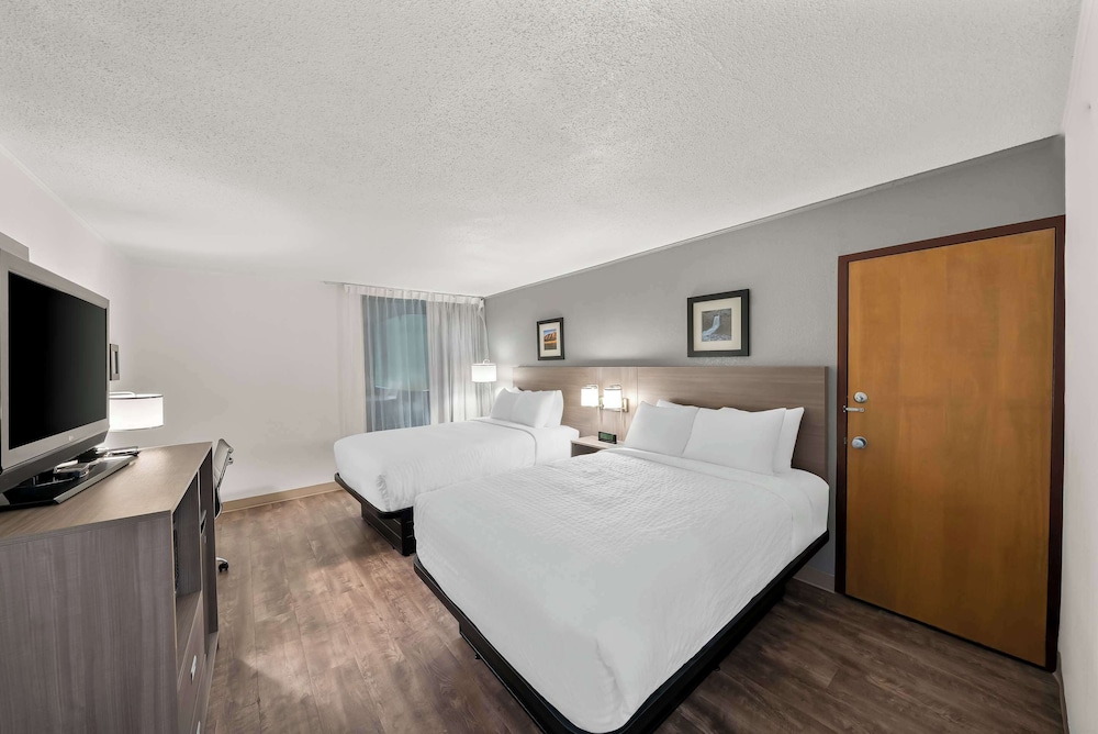 Clarion Inn & Suites and Convention Center - photo 21
