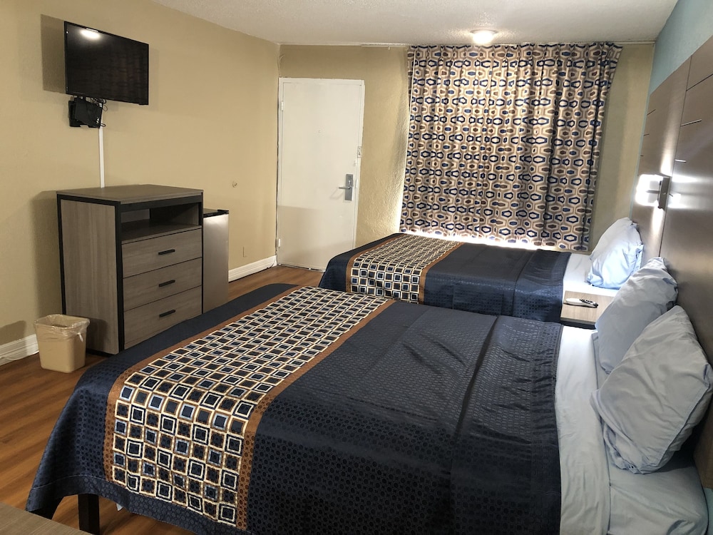 Luxury Inn & Suites - photo 8