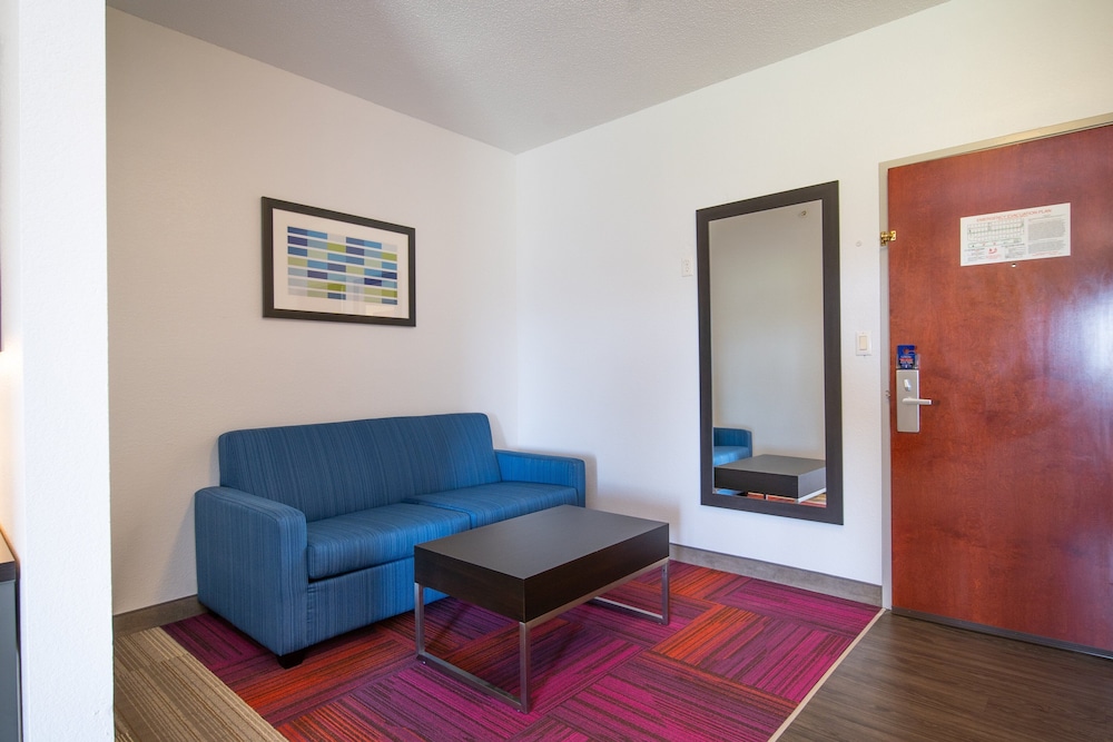 Holiday Inn Express Hotel & Suites Bedford by IHG - photo 12