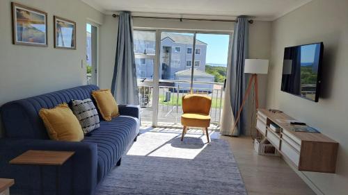 Breezy Sunny Apartment