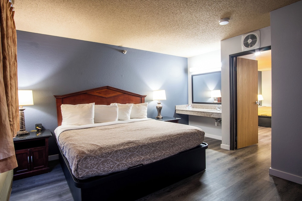 Blue Way Inn & Suites Eagan - photo 15