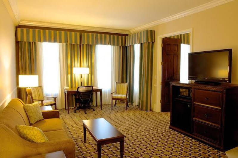Best Western Plus San Pedro Hotel & Suites - photo 33