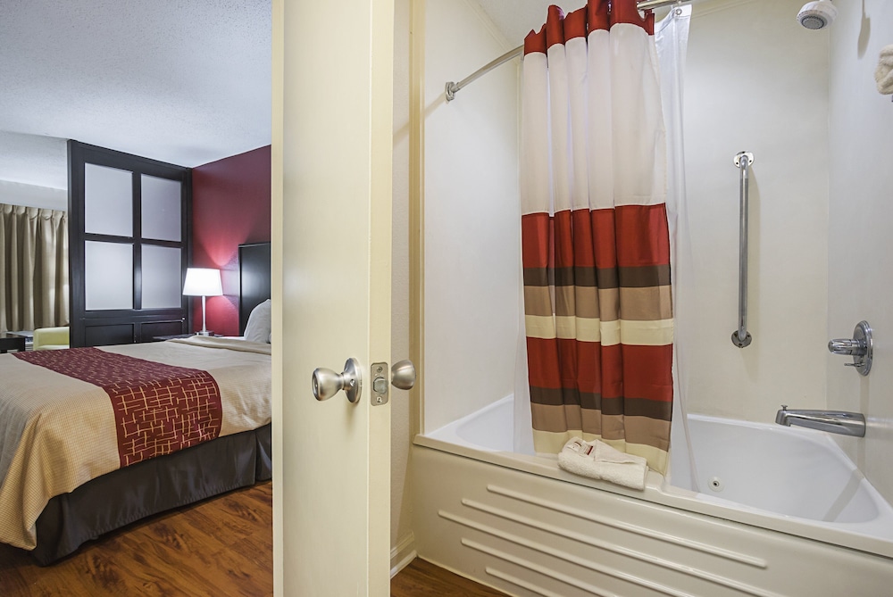 Red Roof Inn & Suites Scottsboro - photo 27