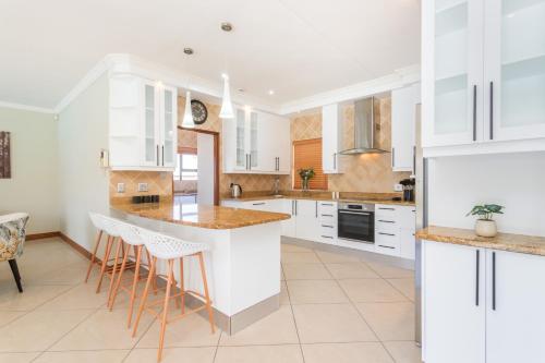 Luxury 5 Bedroom Villa with Heated Pool and Inverter in Blouberg