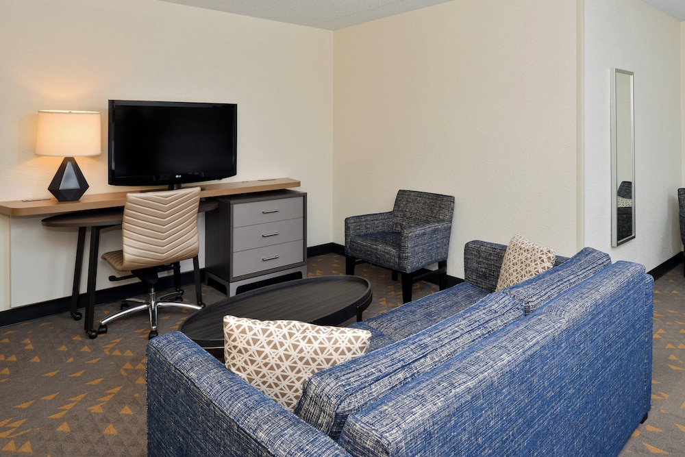 Holiday Inn Hotel & Suites Overland Park Convention Center - photo 28
