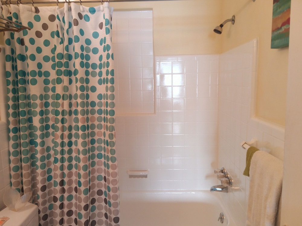 Swashbuckler Motel - photo 37