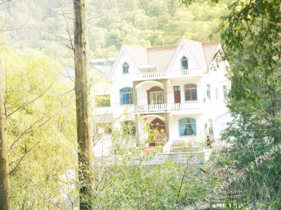 Wumingju Hotel - carbon neutral hotel in Deqing