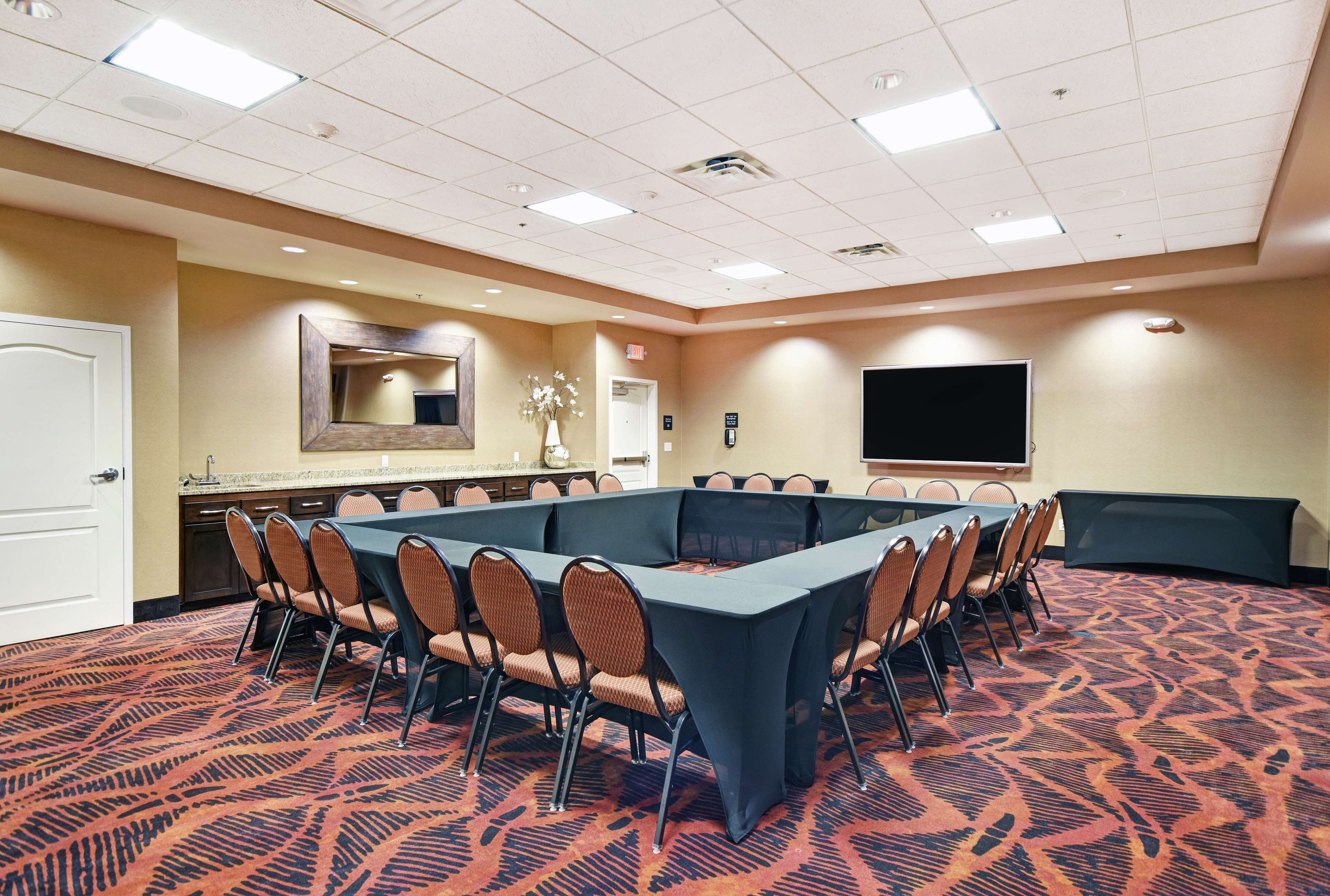 Hampton Inn & Suites Milwaukee Franklin - photo 12