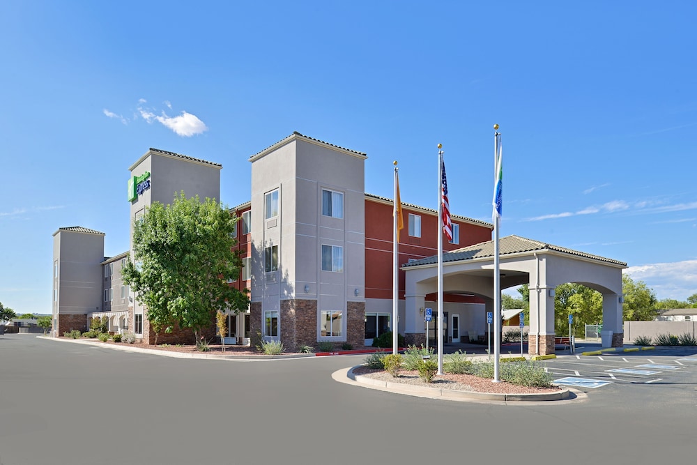 Holiday Inn Express Bernalillo by IHG — hotel in Bernalillo