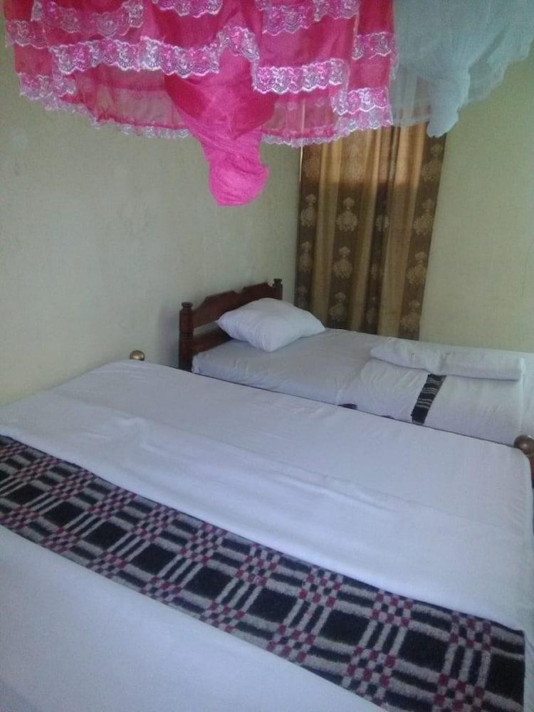 Green Court Hotel — Bondo — photo 5