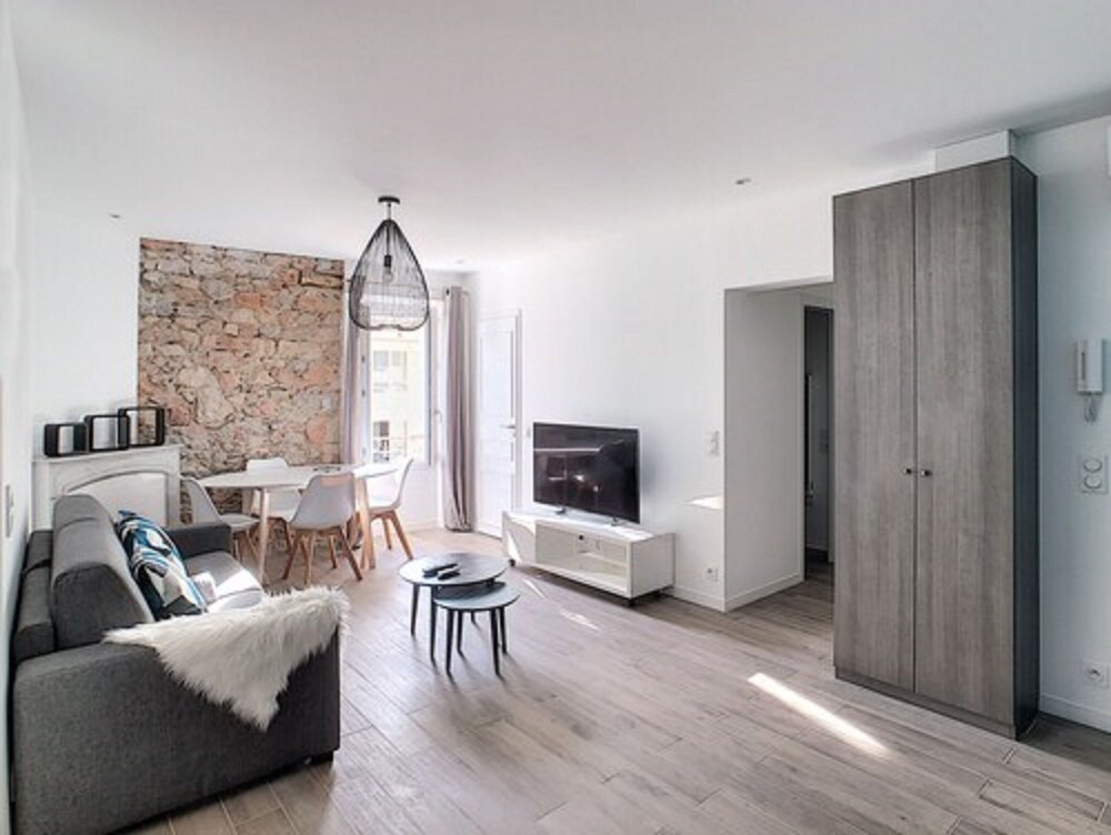 Chemin e in Cannes, France