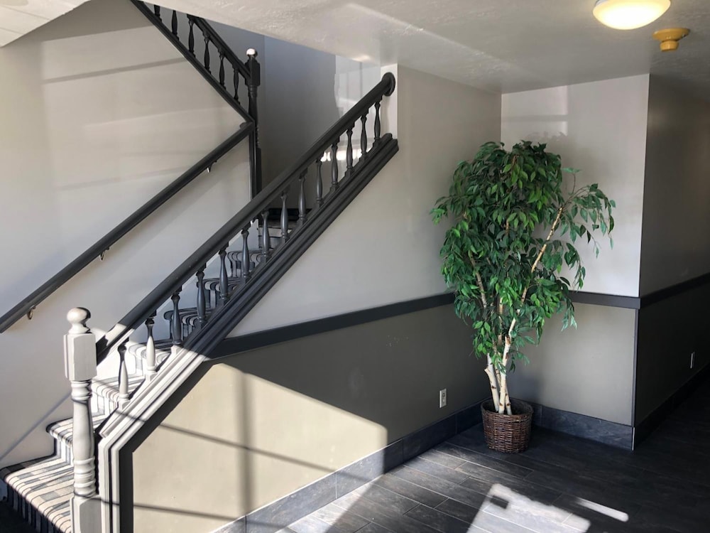 Ameri Stay Inn & Suites - photo 21