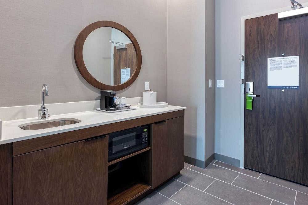 Hampton Inn & Suites by Hilton Bakersfield Central - photo 12