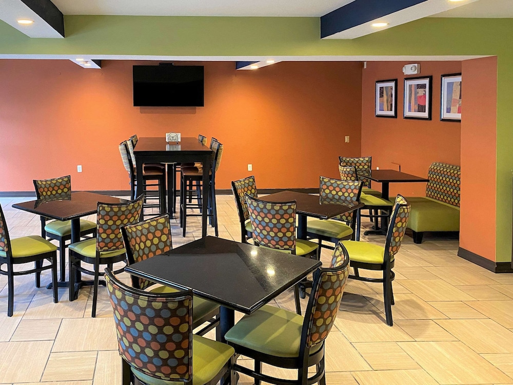 Clarion Pointe Independence Kansas City - photo 14