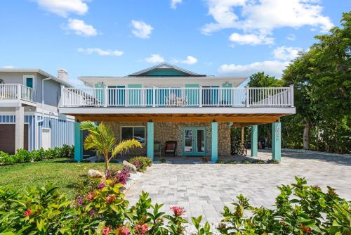 Heated Pool Home steps to the beach — 4-Star Luxury Hotel in Fort Myers Beach, United States