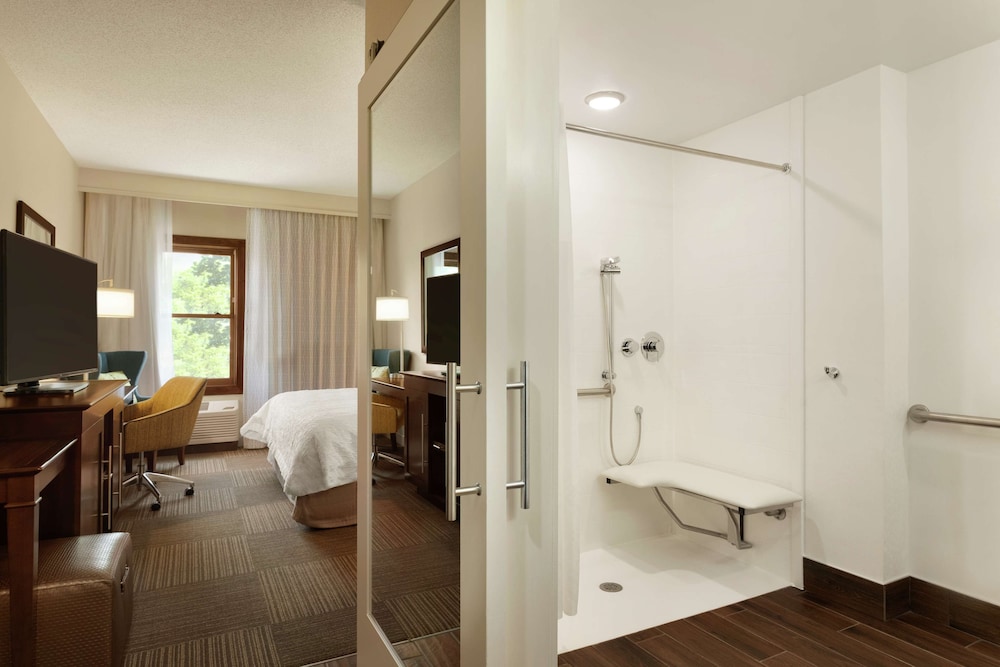 Hampton Inn & Suites Springdale - photo 36