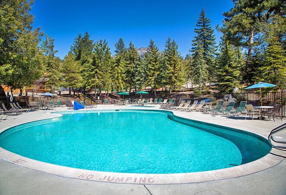 Idyllwild RV Resort Caravan Park - photo 9