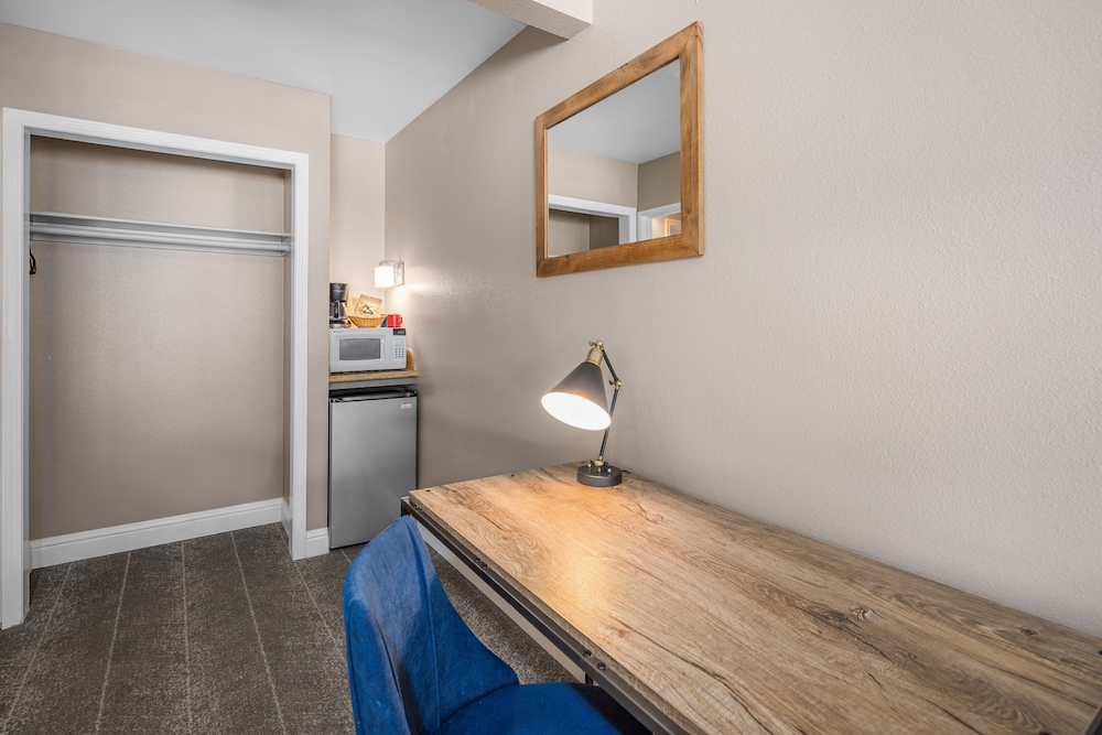 The Inn at Boatworks - photo 25