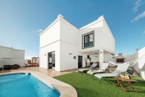Villa Clara — 4-Star Luxury Hotel in Playa Blanca, Spain