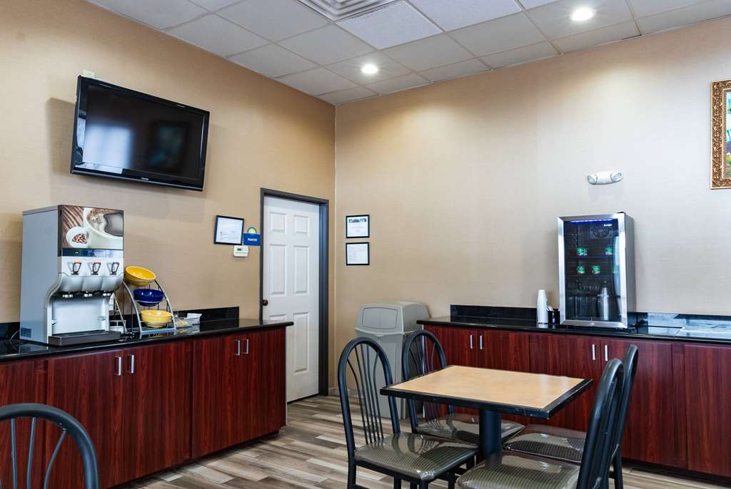 Days Inn by Wyndham Central San Antonio NW Medical Center - photo 19
