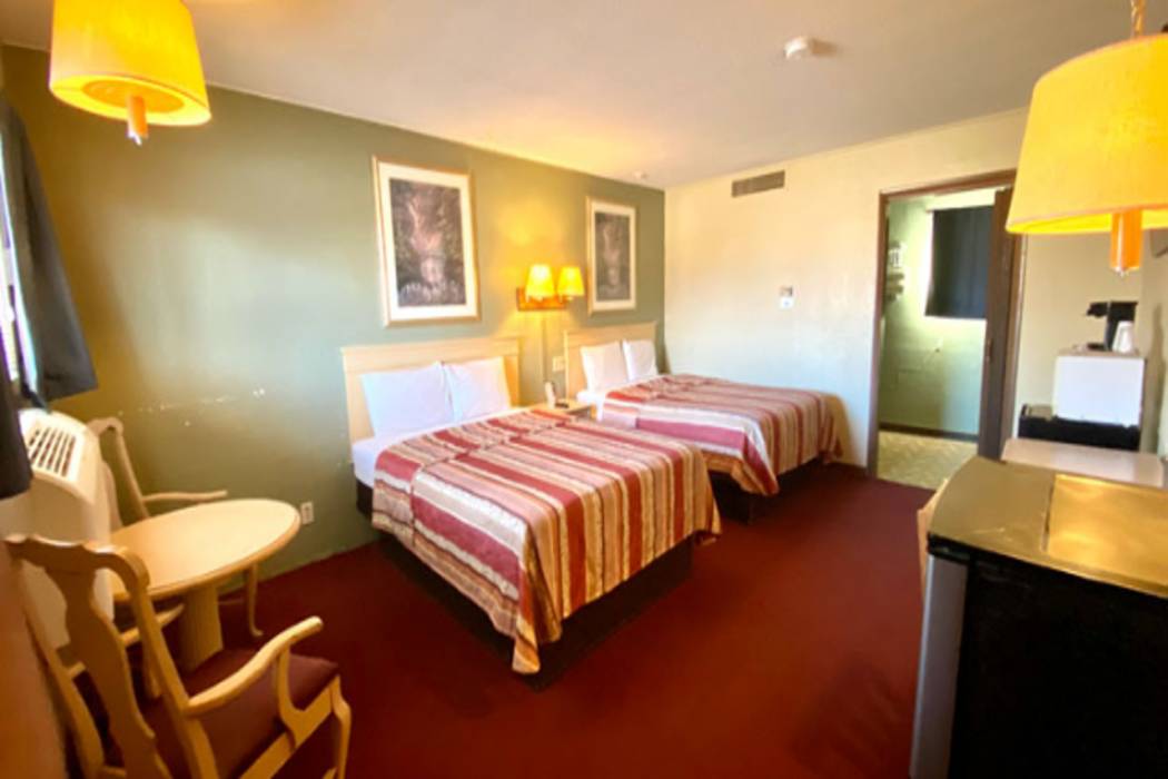 Hillcrest Motel - photo 10