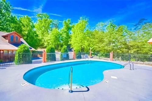 Sleepy Bears Den - carbon neutral hotel in Pigeon Forge