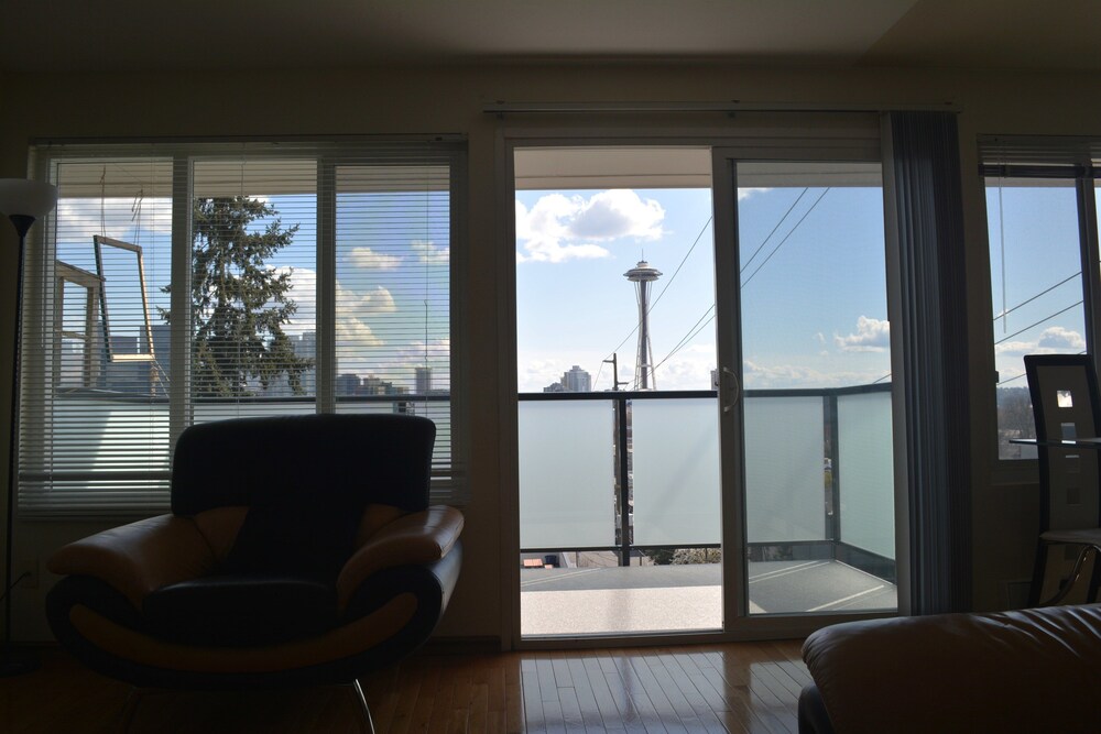 Sunny Westlake Suites by Metro - photo 21
