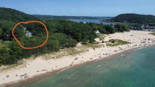 Great Lakes Getaway Incredible Lakefront in Frankfort, United States