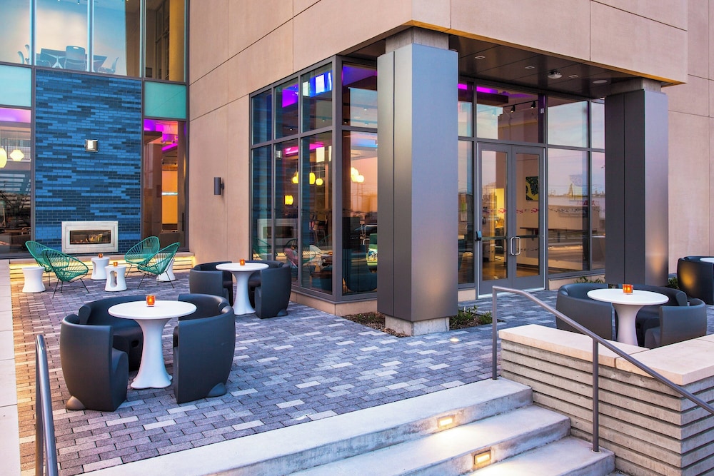 Aloft by Marriott Boston Seaport District - photo 15
