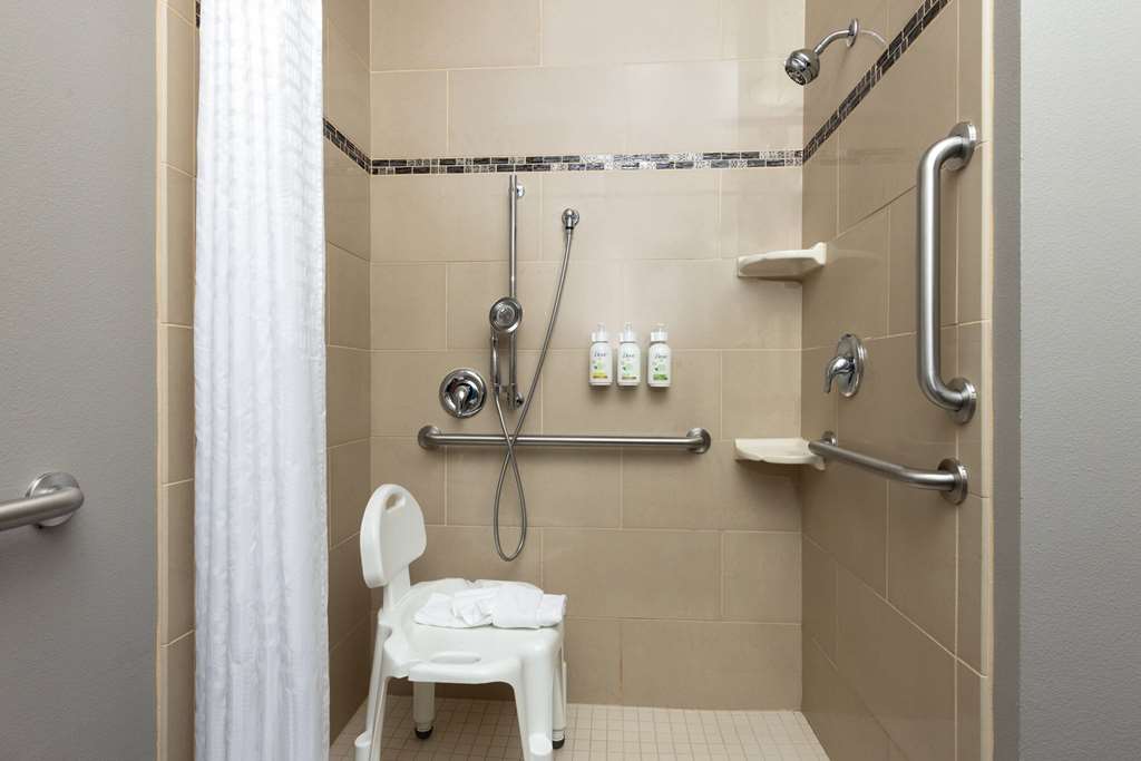 La Quinta Inn & Suites by Wyndham Sioux Falls - photo 41