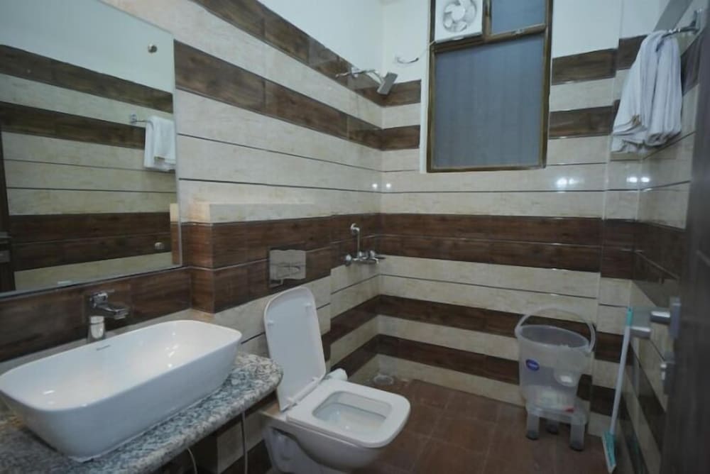 Aesquire Hotel — Naini Tal — photo 3