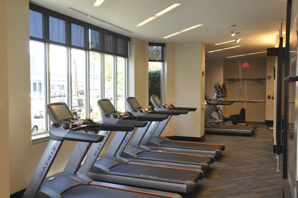 Meridian at Pentagon City by Global Luxury Suites - photo 7