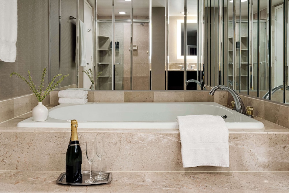 DoubleTree by Hilton New York LaGuardia Airport - photo 19