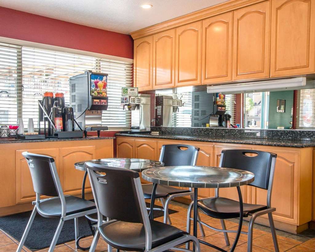 Rodeway Inn Fallbrook Downtown - photo 21