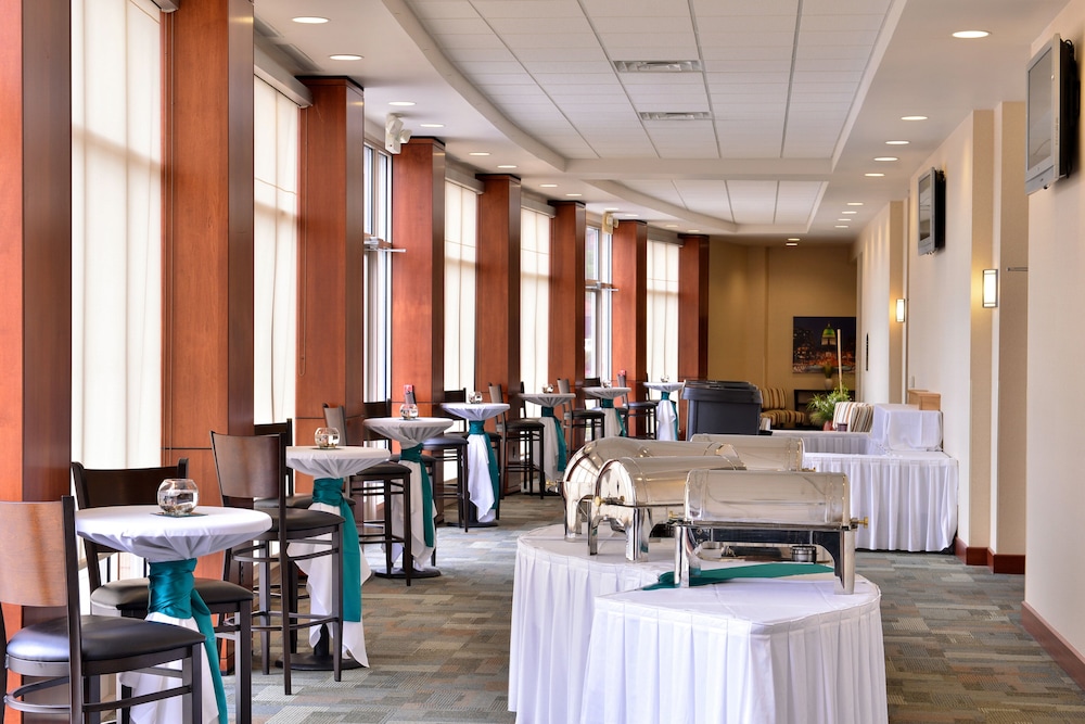 Holiday Inn Madison at The American Center by IHG - photo 54