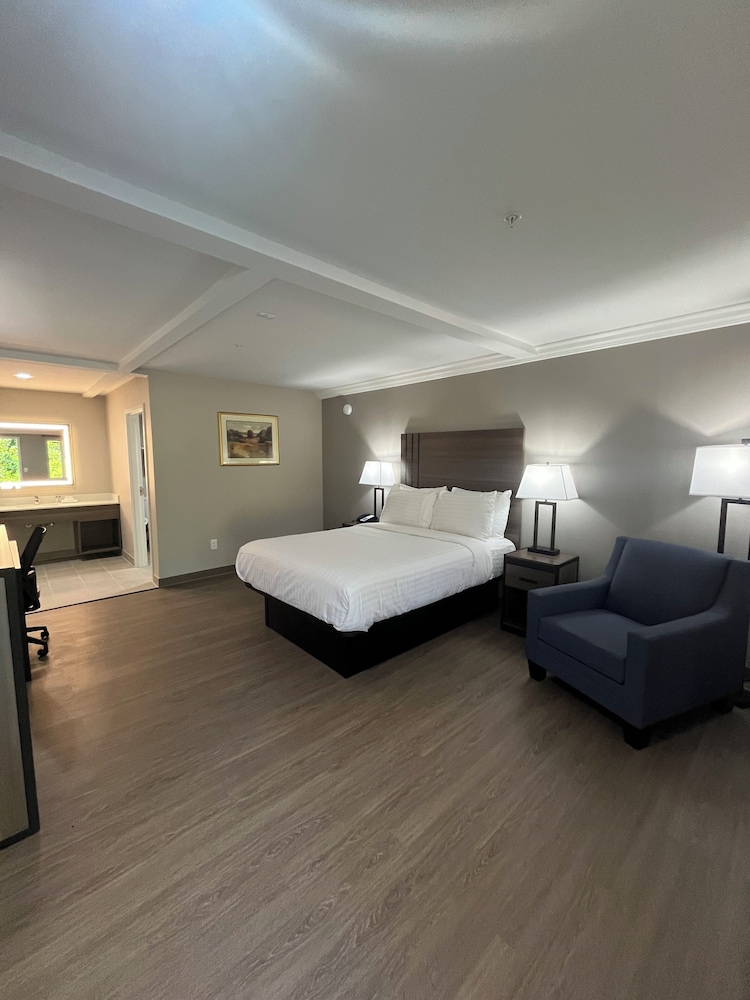 Northern Queen Inn - photo 32