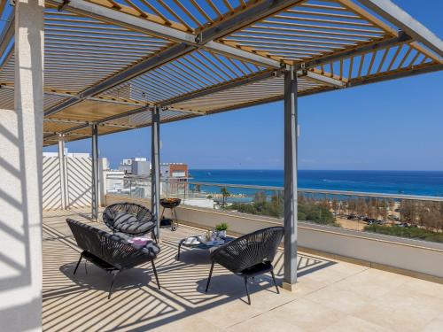 Emerald Bay Sea Front Penthouse