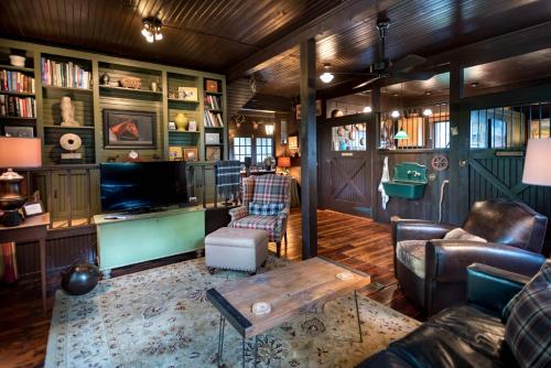 The Stables — 4-Star Luxury Hotel in Kingston, United States