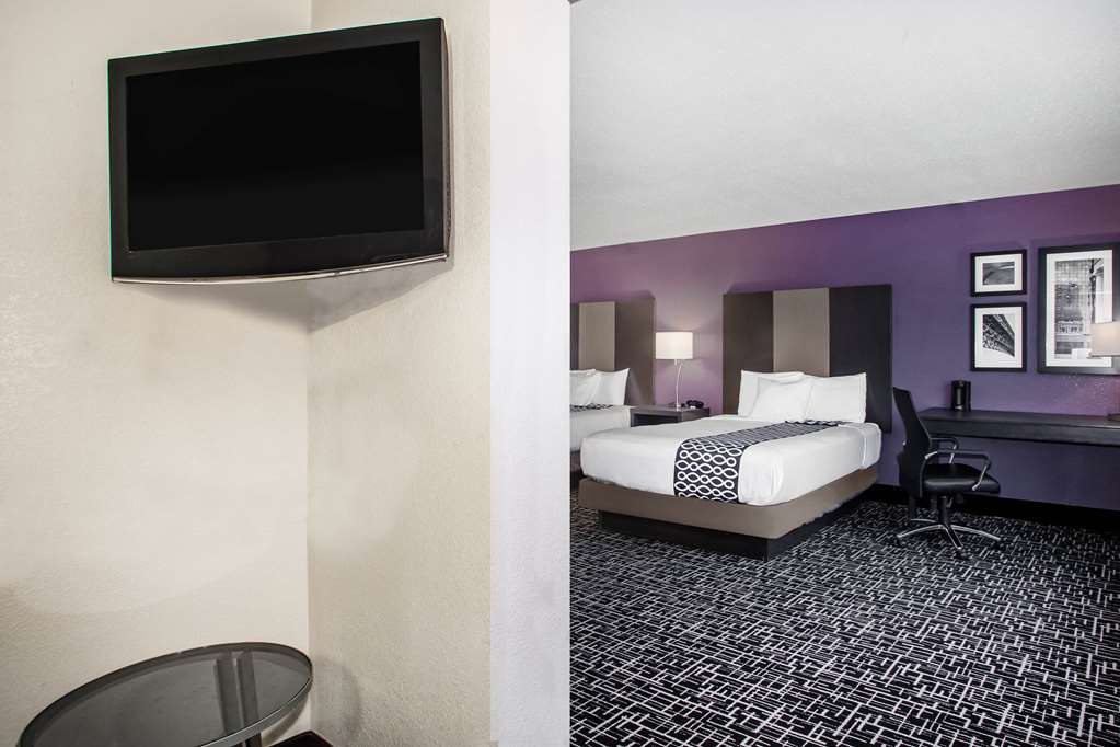 La Quinta Inn & Suites by Wyndham Pontoon Beach - photo 40