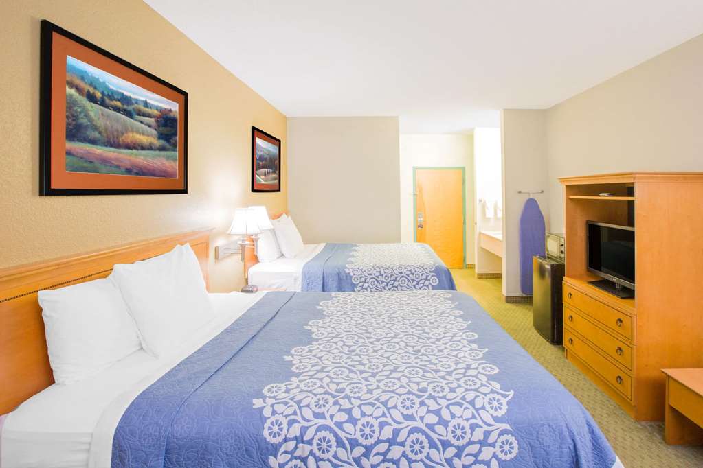 Days Inn by Wyndham Hattiesburg MS - photo 12