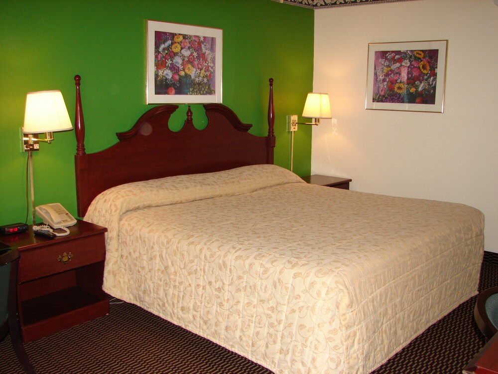 Columbus Inn & Suites - photo 8