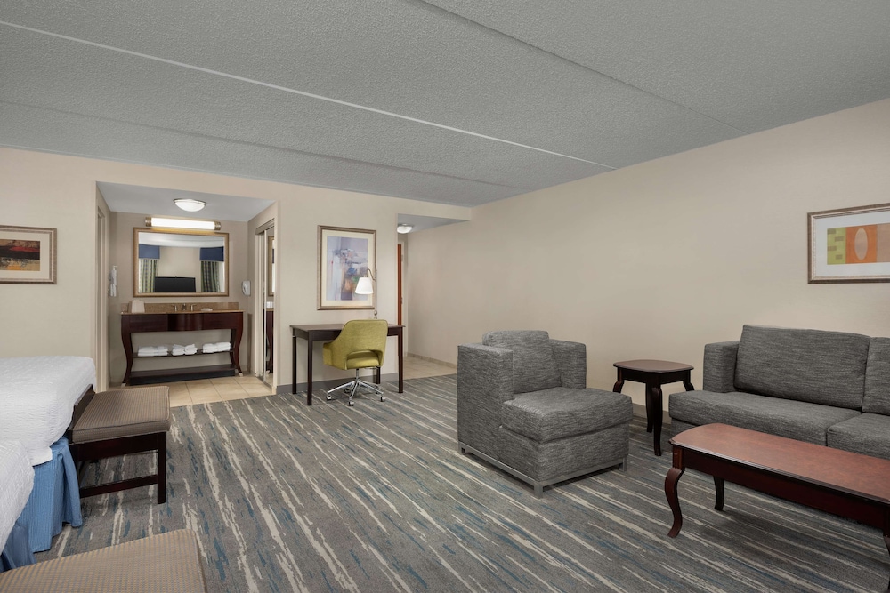 Hampton Inn Syracuse Clay - photo 11
