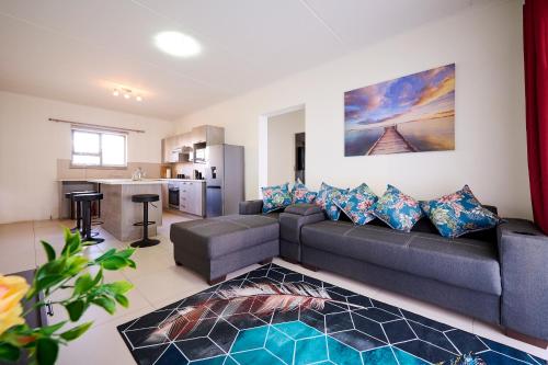 Cozy Escape: 2 BR Apt. Sleeps 4 — 4-Star Luxury Hotel in Midrand, South Africa