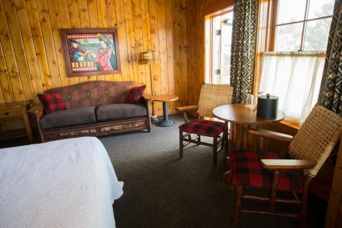 McMenamins Kalama Harbor Lodge - photo 4