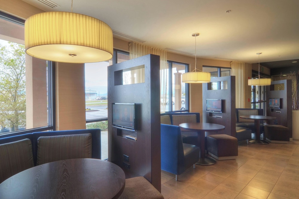 Courtyard by Marriott Medford Airport - photo 48