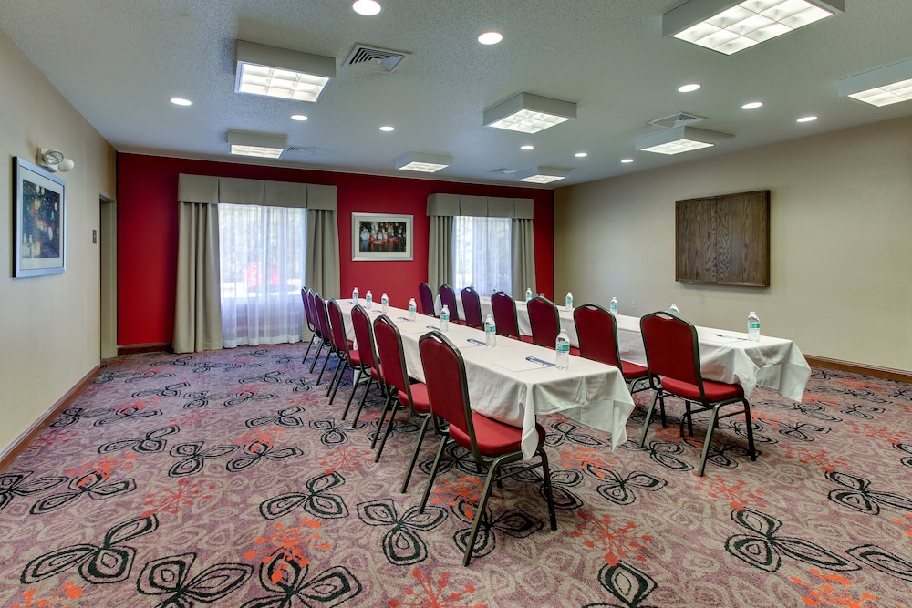 Holiday Inn Express Hotel & Suites Lancaster Lititz by IHG - photo 61