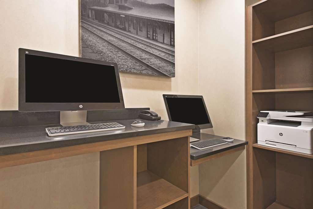 La Quinta Inn & Suites by Wyndham Morgantown - photo 68