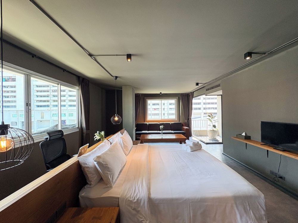 Centric Place Hotel