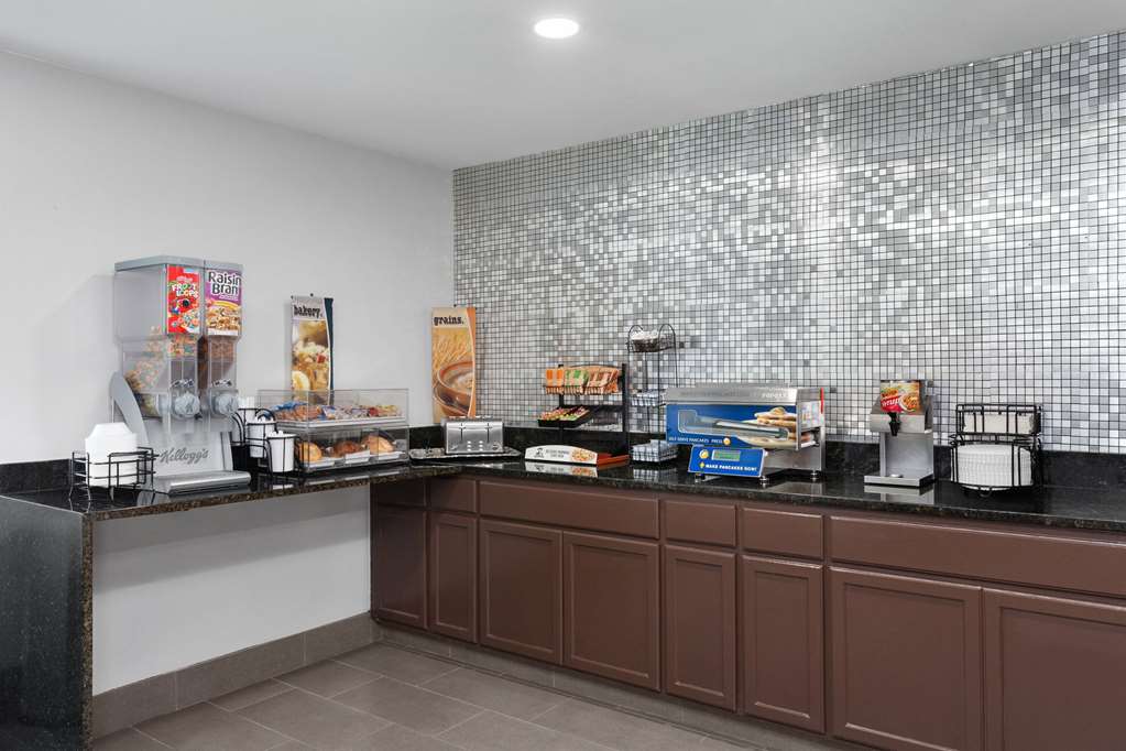 Microtel Inn by Wyndham Janesville - photo 22