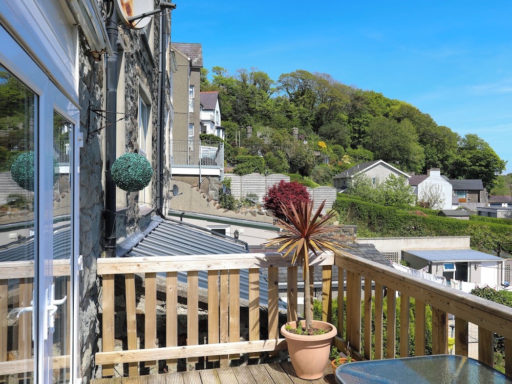 Hillside - carbon neutral hotel in Pwllheli
